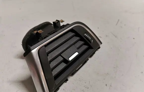 BMW 4 F32 F33 Dashboard side air vent grill/cover trim 9346226