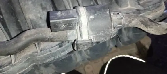 Volkswagen Golf V Valve vacuum 058133517B 2580115A