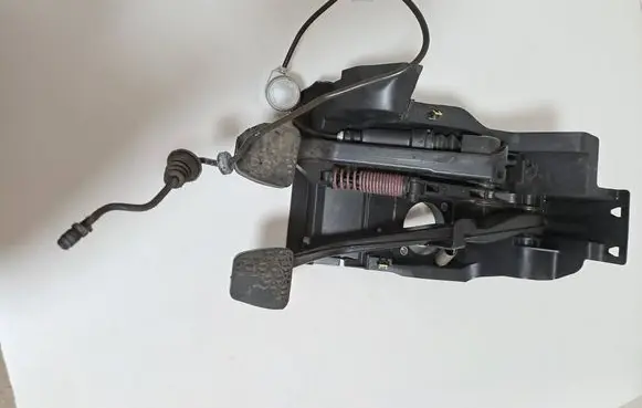 Mercedes-Benz C W203 Brake pedal A2032901519 PA66GF35