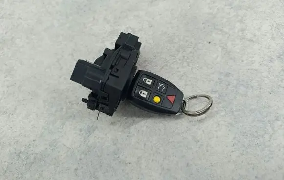 Volvo V50 Ignition lock 30737155