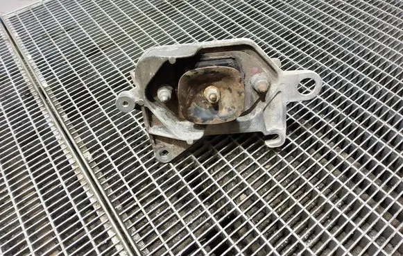 Renault Kadjar Gearbox mounting bracket 112221641R