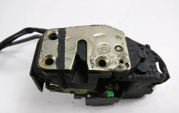 Mazda Xedos 9 Front door lock 152800-7150
