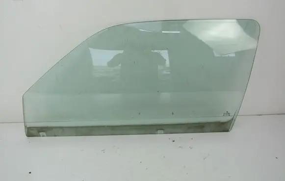 Volkswagen Golf III Front door window glass four-door 