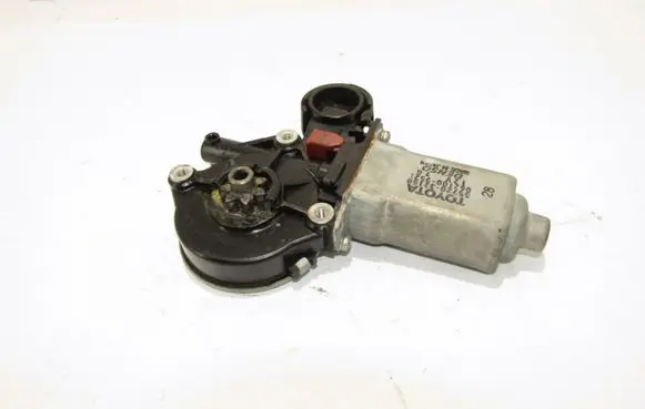 Toyota RAV 4 (XA20) Rear door window regulator motor 8572032150