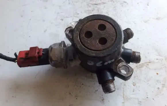 Ford Focus C-MAX Fuel distributor 4M5Q9D280DA