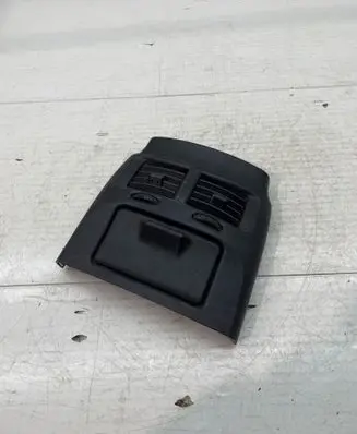 Rear air vent grill