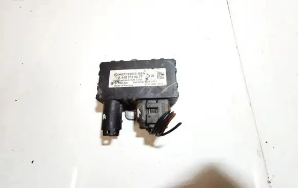 Mercedes-Benz A W169 Glow plug pre-heat relay a6401530479 899087000