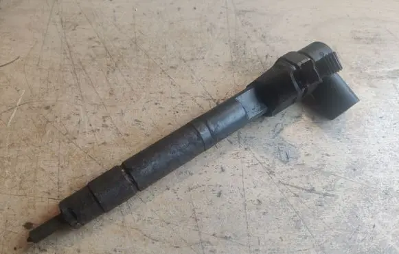 Mercedes-Benz E W211 Fuel injector A6480700287 0445110177