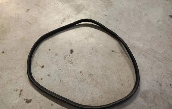 BMW 4 G22 G23 G24 G26 Rear door rubber seal (on body) 7482947