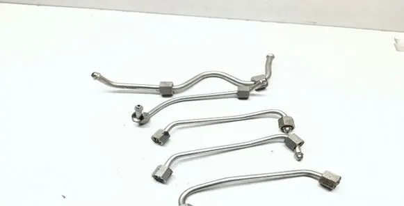 Fuel injector supply line/pipe