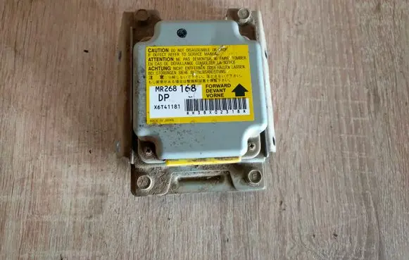 Mitsubishi Pajero Sport I Airbag control unit/module MR268168