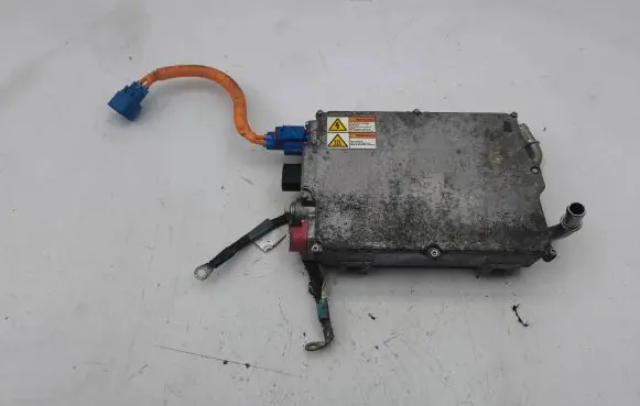 Voltage converter inverter