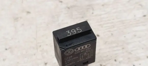Audi A3 S3 8P Other relay 8Z0951253 4F0072111A V23074A1001X50