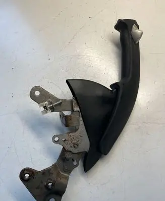 Honda CR-V Hand brake release handle 