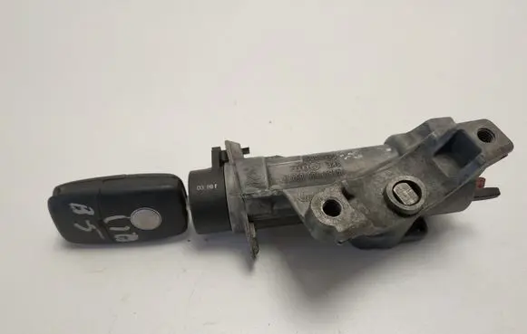 Volkswagen PASSAT B5.5 Ignition lock 4B0905851A