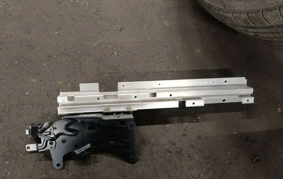 BMW X5 E53 Seat back rest lock catch 7059616