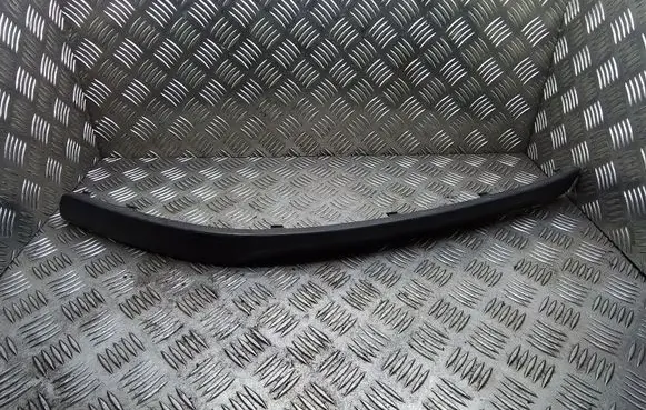 Front bumper lip