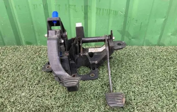 Opel Movano B Pedal assembly 465108066R