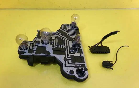 Volkswagen Golf III Tail light bulb cover holder 1H6945257