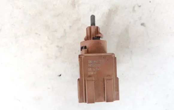 Volkswagen PASSAT B5.5 Brake pedal sensor switch 3B0945511D 19322006