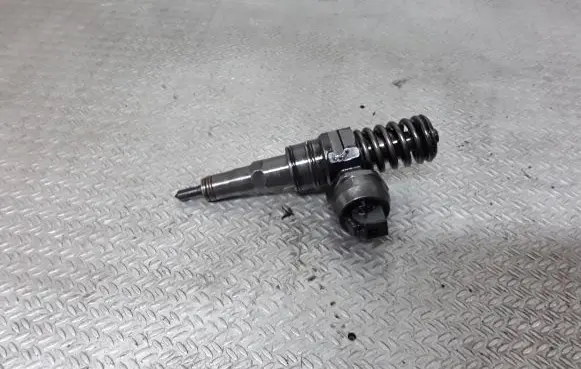 Volkswagen Caddy Fuel injector 038130073AG
