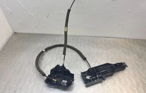 Nissan Qashqai Front door lock