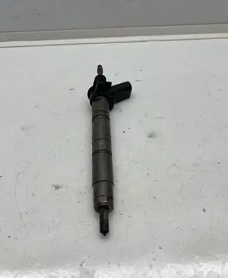 BMW 5 F10 F11 Fuel injector 7805428