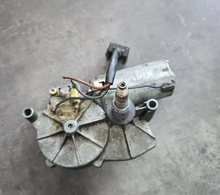 Volkswagen PASSAT B4 Rear window wiper motor 3a9955713a