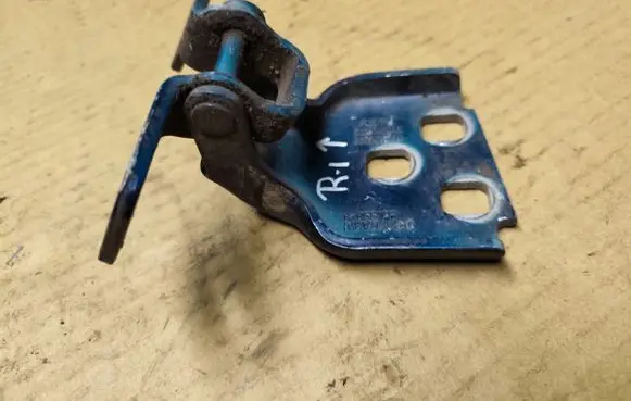 Jeep Grand Cherokee (WJ) Front door upper hinge 