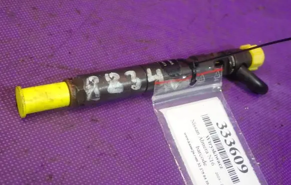 Nissan Almera Tino Fuel injector 8200206565