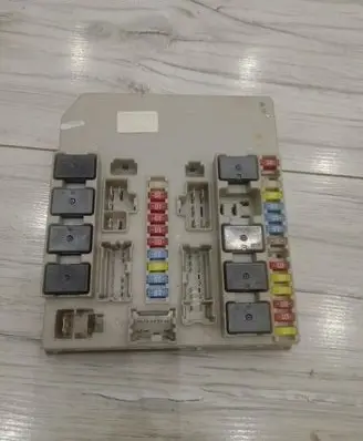 Renault Clio III Comfort/convenience module 674661B