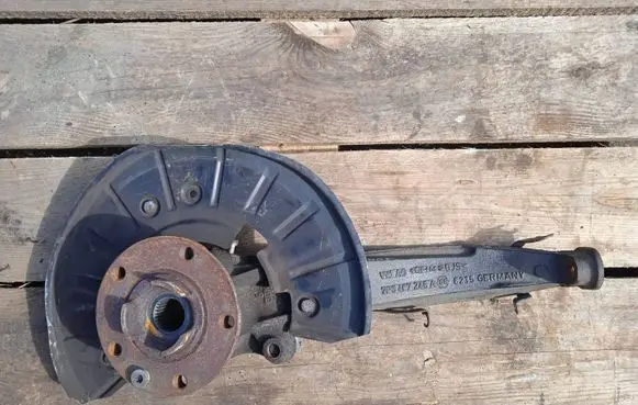 Volkswagen Touareg II Front wheel hub 7P6407246A