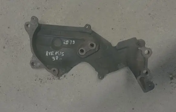 Toyota Avensis T220 Engine mounting bracket