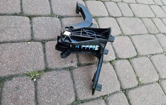 Opel Corsa F Clutch pedal 9824263080-