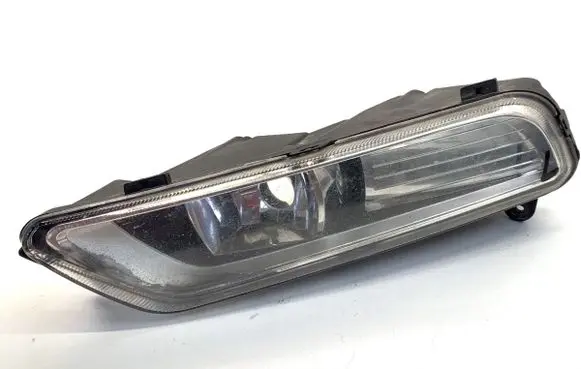 Volkswagen PASSAT B7 Front fog light 
