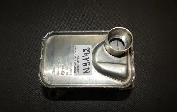 Engine oil radiator