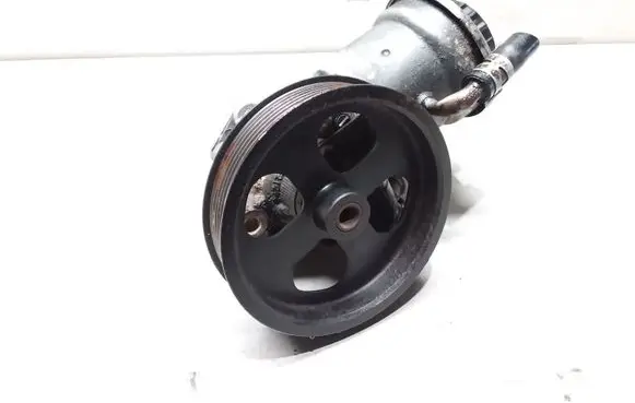Toyota Corolla Verso AR10 Power steering pump 