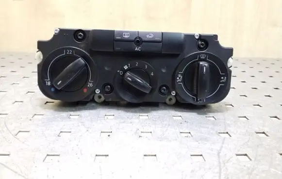 Volkswagen PASSAT B6 Climate control unit