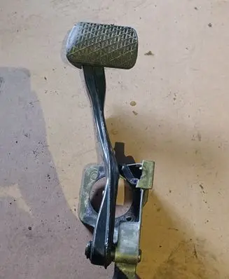 Mercedes-Benz E W211 Brake pedal A2112900119