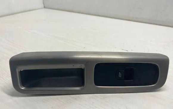 Volvo V50 Electric window control switch 8663815