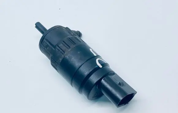 Volkswagen PASSAT CC Windscreen/windshield washer pump 1K5955651