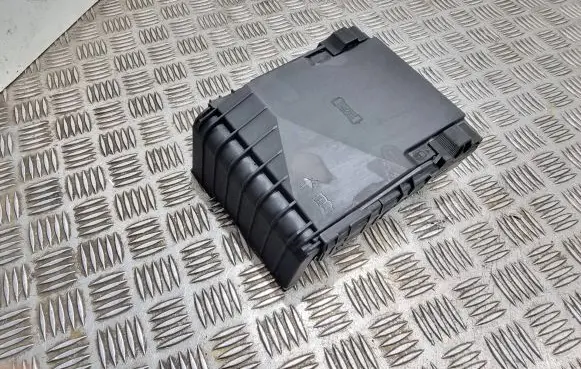 Volkswagen Golf VI Fuse module 1k0937125d