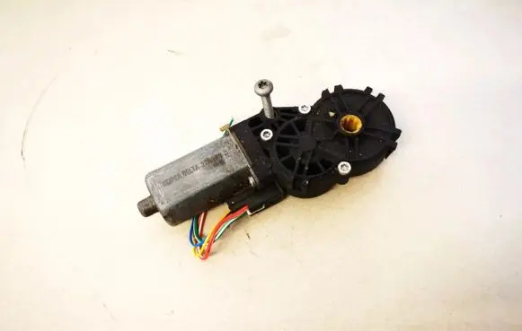 Nissan Maxima A34 Seat adjustment motor 0390203236 370379
