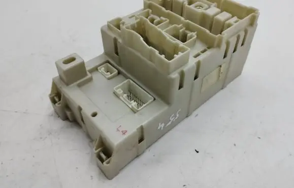Toyota RAV 4 (XA20) Fuse module 8273342080 31260783