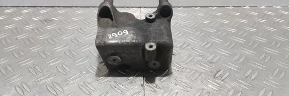 Engine mounting bracket