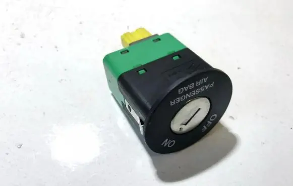 Hyundai Santa Fe Passenger airbag on/off switch 