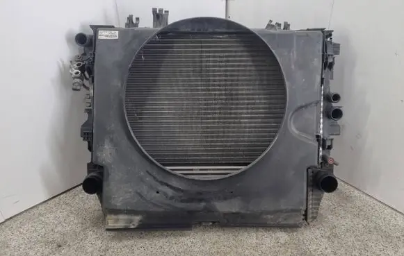 Mercedes-Benz Vito Viano W639 Coolant radiator A6395004200 R1768005 A6395011301