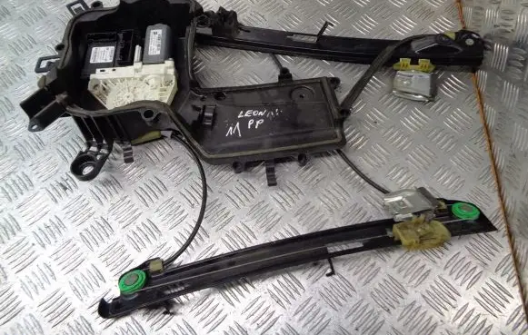 Seat Leon (1P) Front door window regulator with motor 1K0959792
