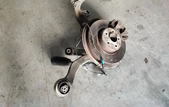 BMW 5 G30 G31 Front wheel hub spindle knuckle