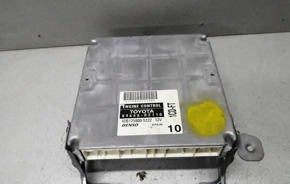 Toyota Corolla E120 E130 Engine control unit/module 8966602110 MB1758005222